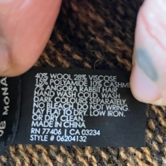 Club Monaco Sweater Wrap - Picture 9 of 10